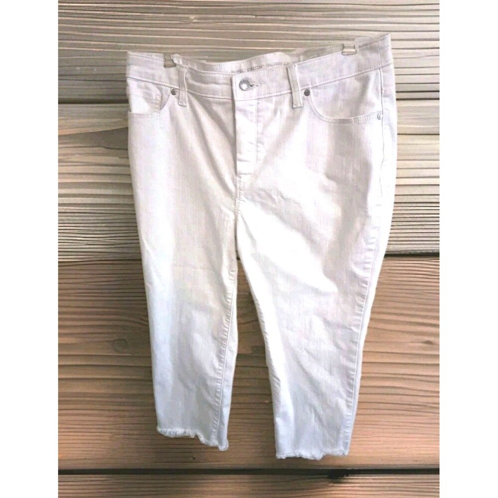 Chicos Perfect Stretch Girlfriend Capri Jeans Womens 1.5 US 10 White Raw Hem